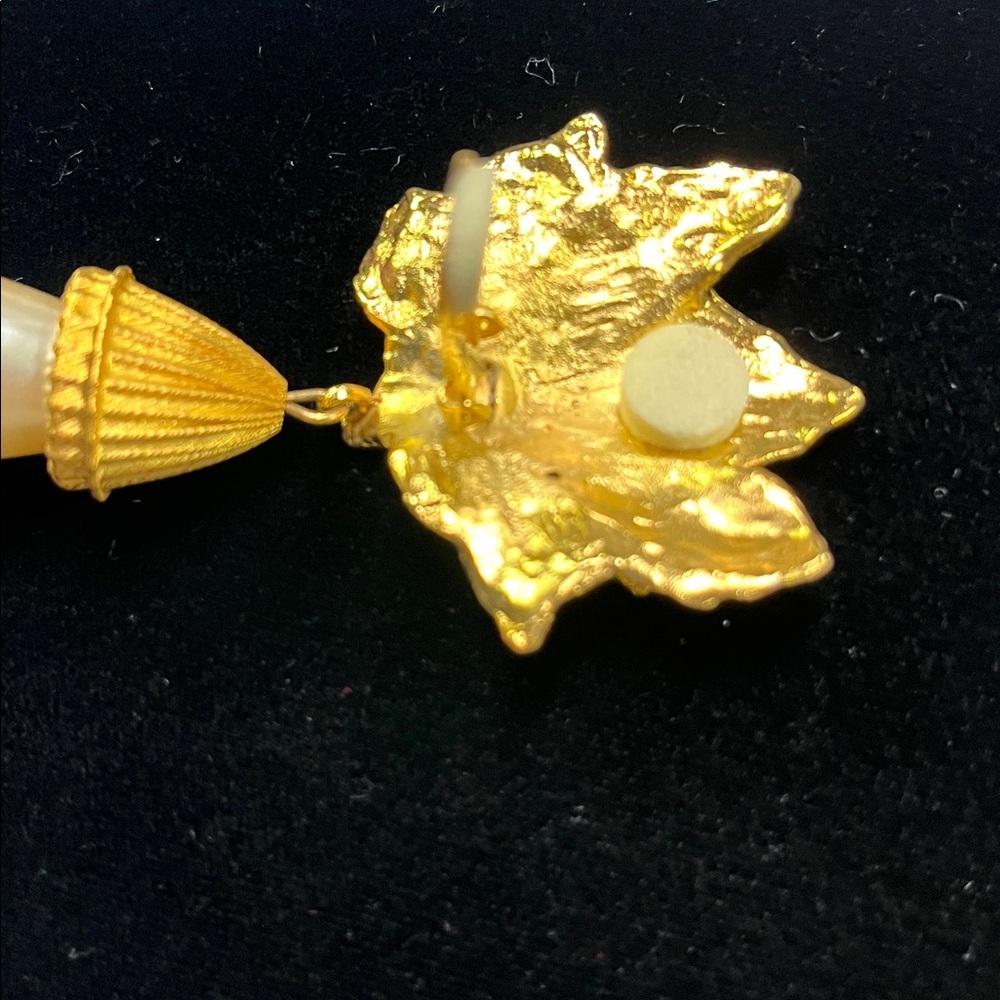 CAROLINE GRAVES VINTAGE Event Evening Gold Leaf Pearl Drop Clip-On Earrings - Picture 9 of 14